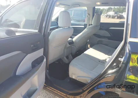 2019 Toyota Highlander Le z USA, uszkodzony, nr VIN 5TDBZRFH6KS960861